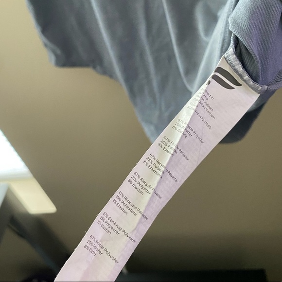 Women’s Fabletics Gray Short Sleeve Workout Athletic Tee Size Large - Picture 5 of 5